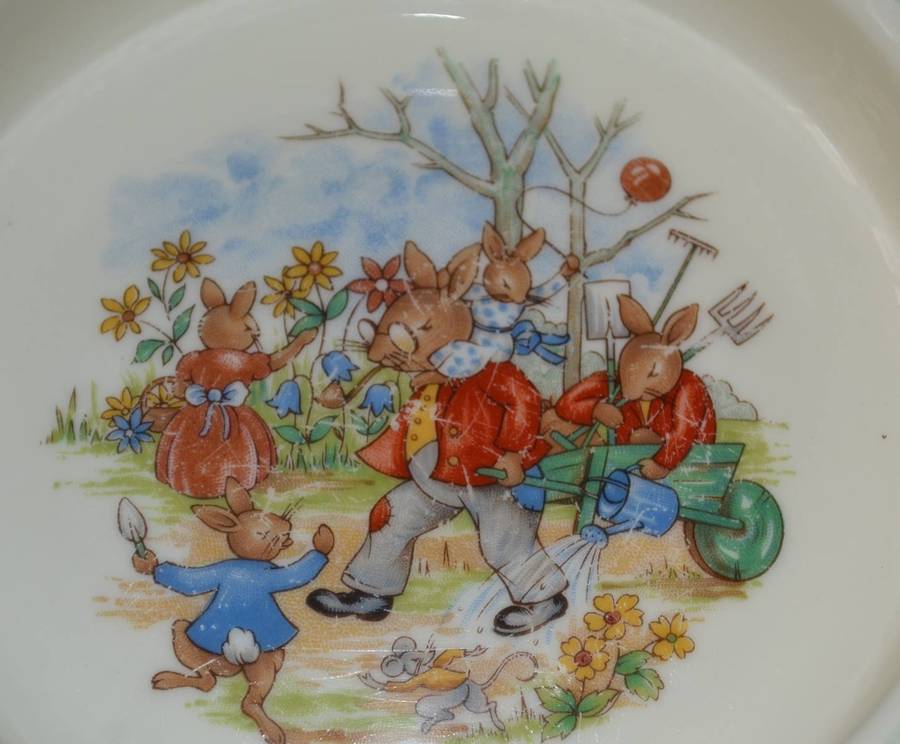 Royal Doulton Bunnykins Porridge Bowl "family in the Garden"