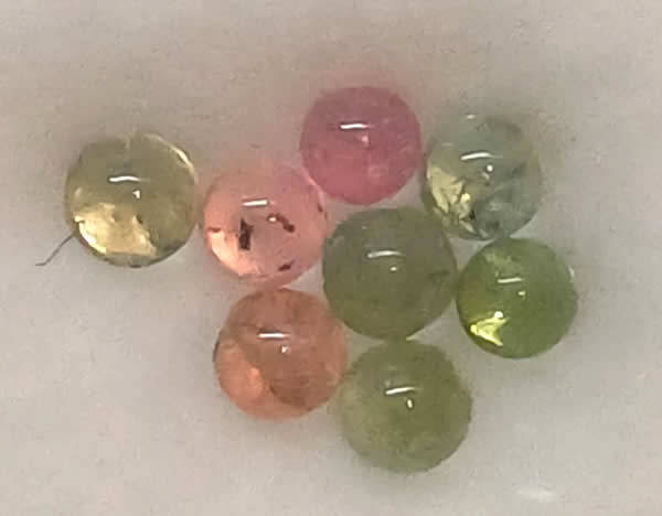 Sapphire Parcel of 8 - Pink and Green Ball Beads - 1,24cts