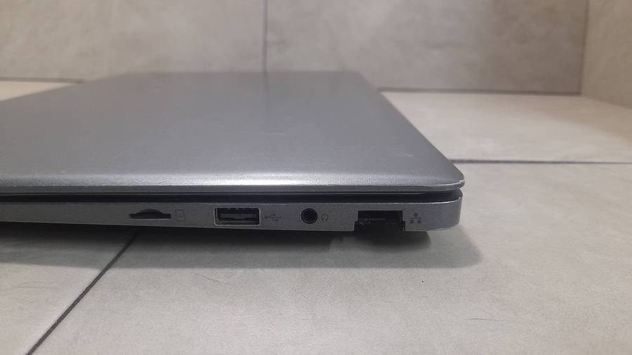 Dixon Laptop / Celeron / 4GB RAM / 120GB SSD / 15.6: LED / Win 10