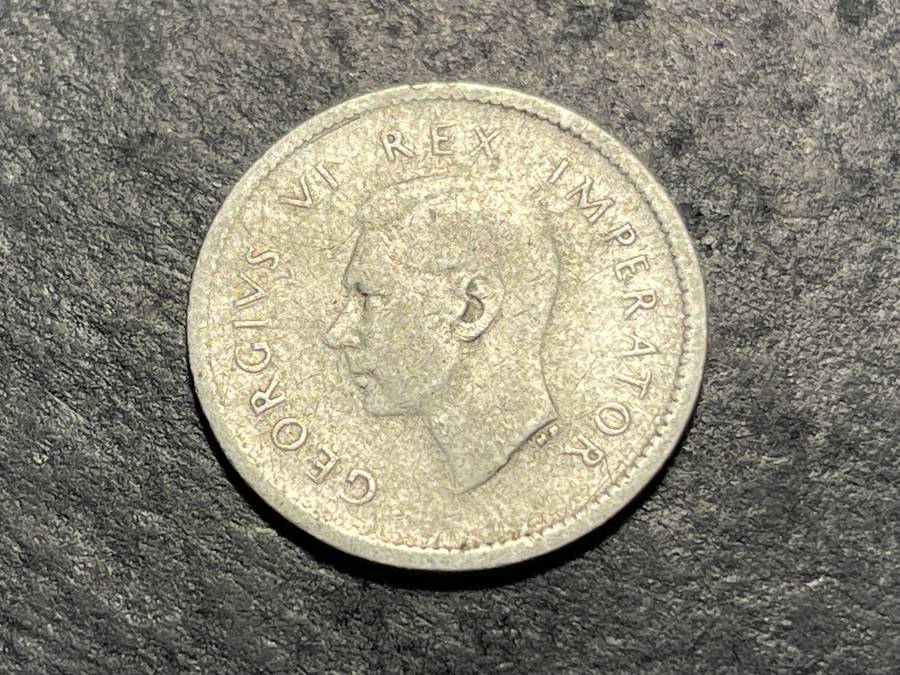 SILVER 1939 King George VI South African 3 pence (3d) coin - Tickey