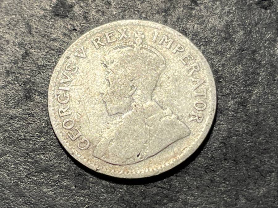 SILVER 1933 King George V South African 3 pence (3d) coin - Tickey