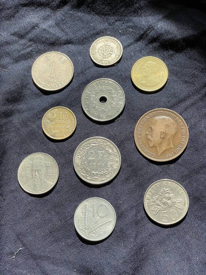 Lot of 10 coins from 10 different countries around the world - lot 3 of 4