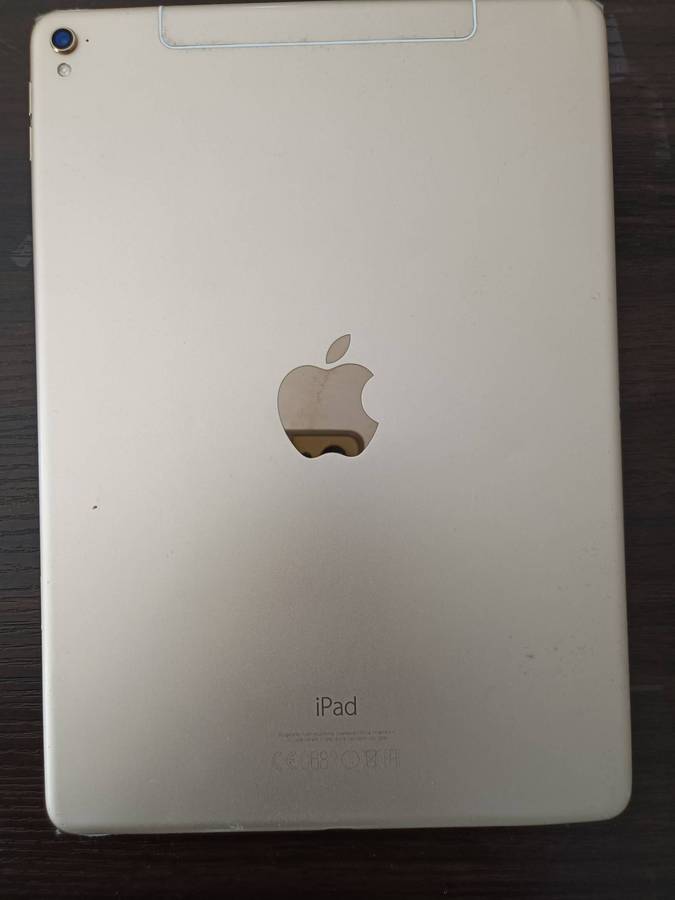 Apple iPad Pro 9.7" (1st Gen)  A1674