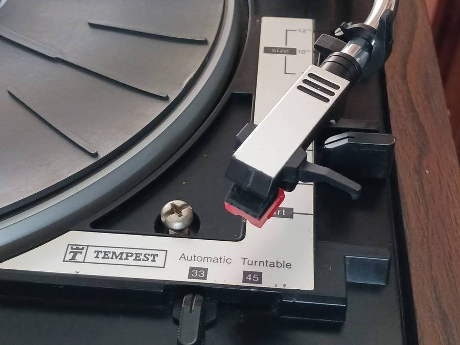 Vintage Tempest Automatic Turntable,belt drive  ( scare Turntable in a good working condition.)