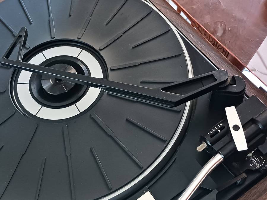 Vintage Tempest Automatic Turntable,belt drive  ( scare Turntable in a good working condition.)