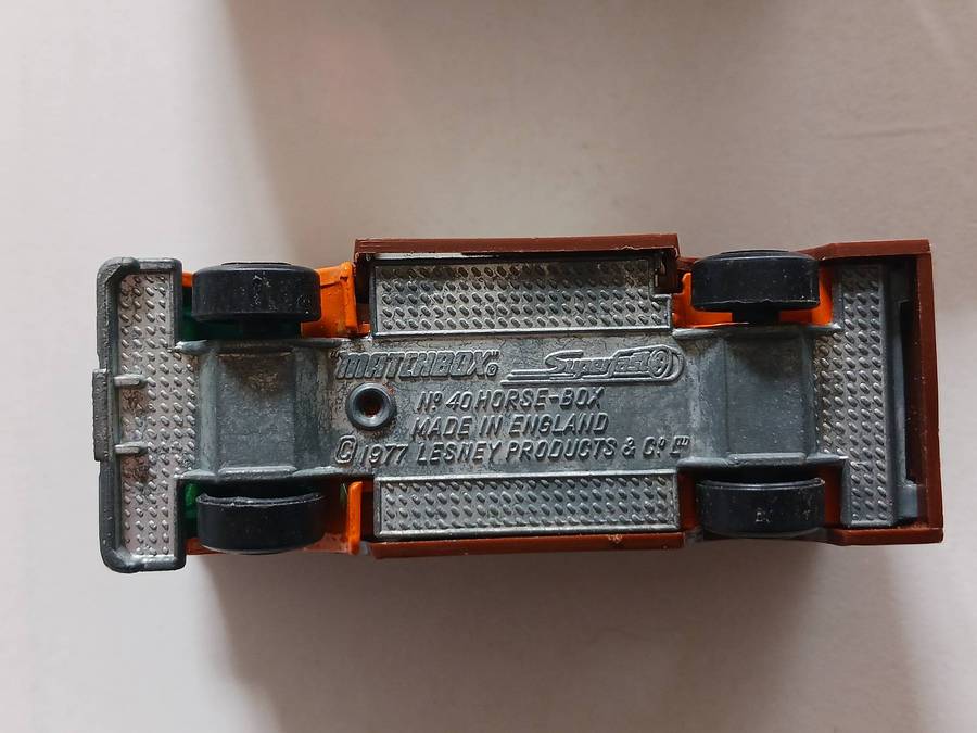 Matchbox Truck - Horse Box  ( in a like new condition )