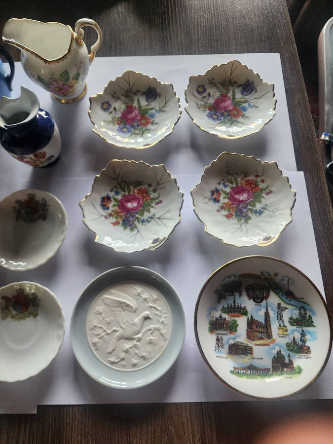 A collection of antique and vintage china and porcelain items,