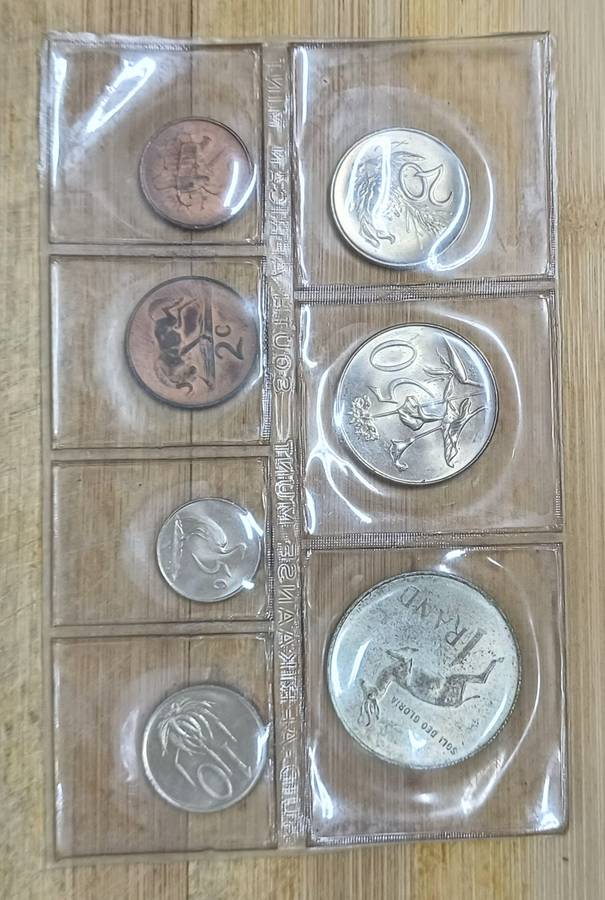 SA Mint sets R1 is 80% silver. Bid per a set to take all.