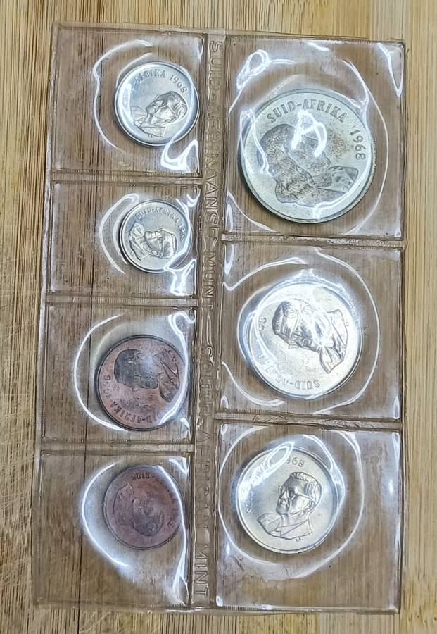 SA Mint sets R1 is 80% silver. Bid per a set to take all.