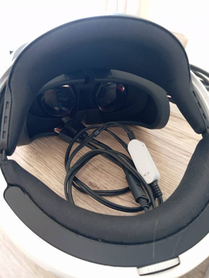 PSVR Headset + Aim gun Move Controller - complete boxed