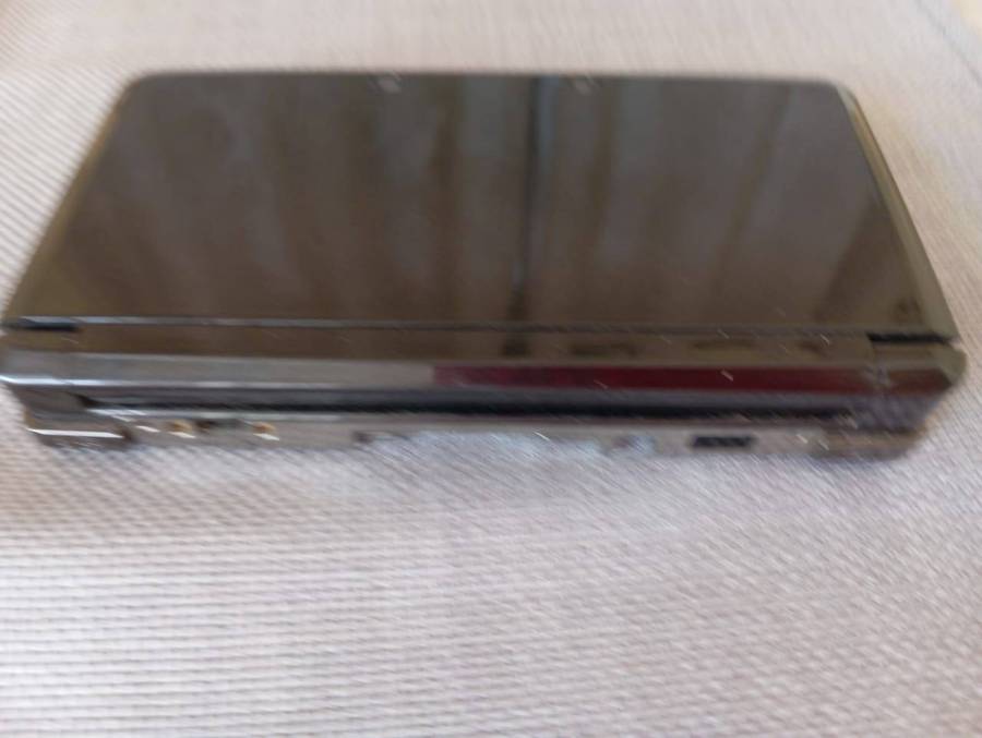 Nintendo 3ds console - Cosmos Black with memory card