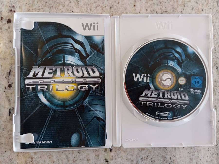 Metroid Prime Trilogy Nintendo WII Manual & History / Art Booklet Included