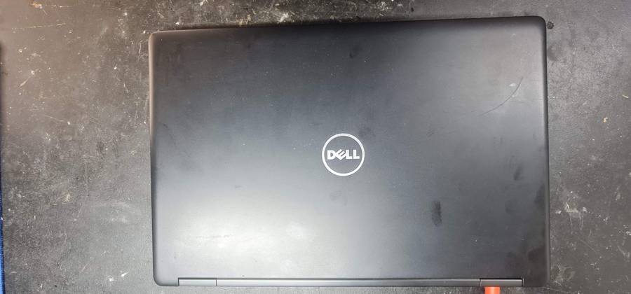 Dell Latitude 5580 I7 7GEN (Fixer Upper) (For spares or rebuild) (Switches on!)