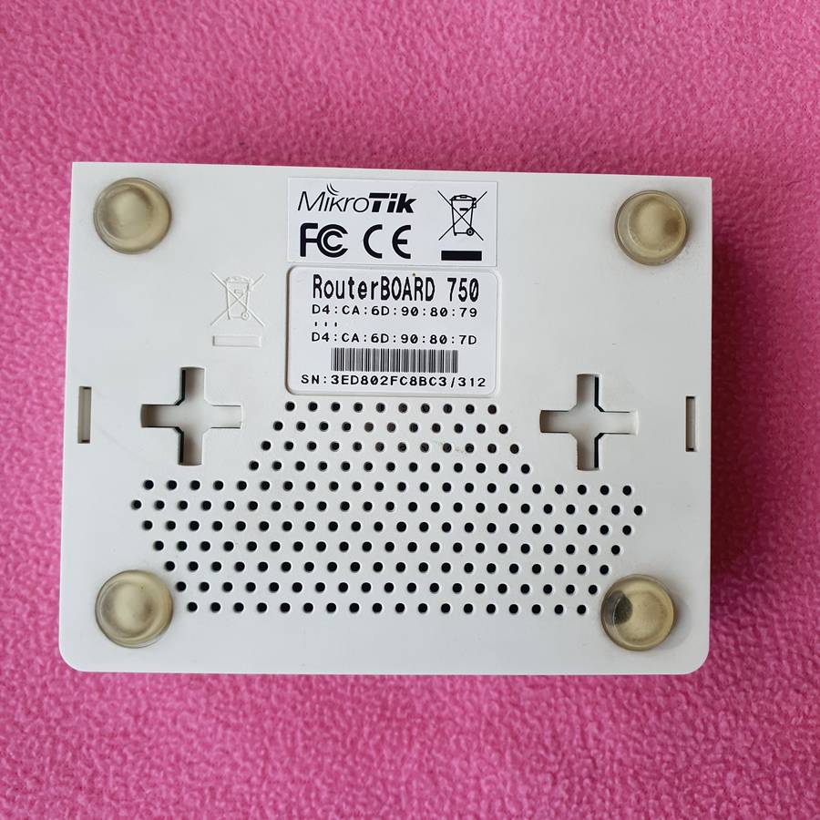 MikroTik RouterBOARD 750