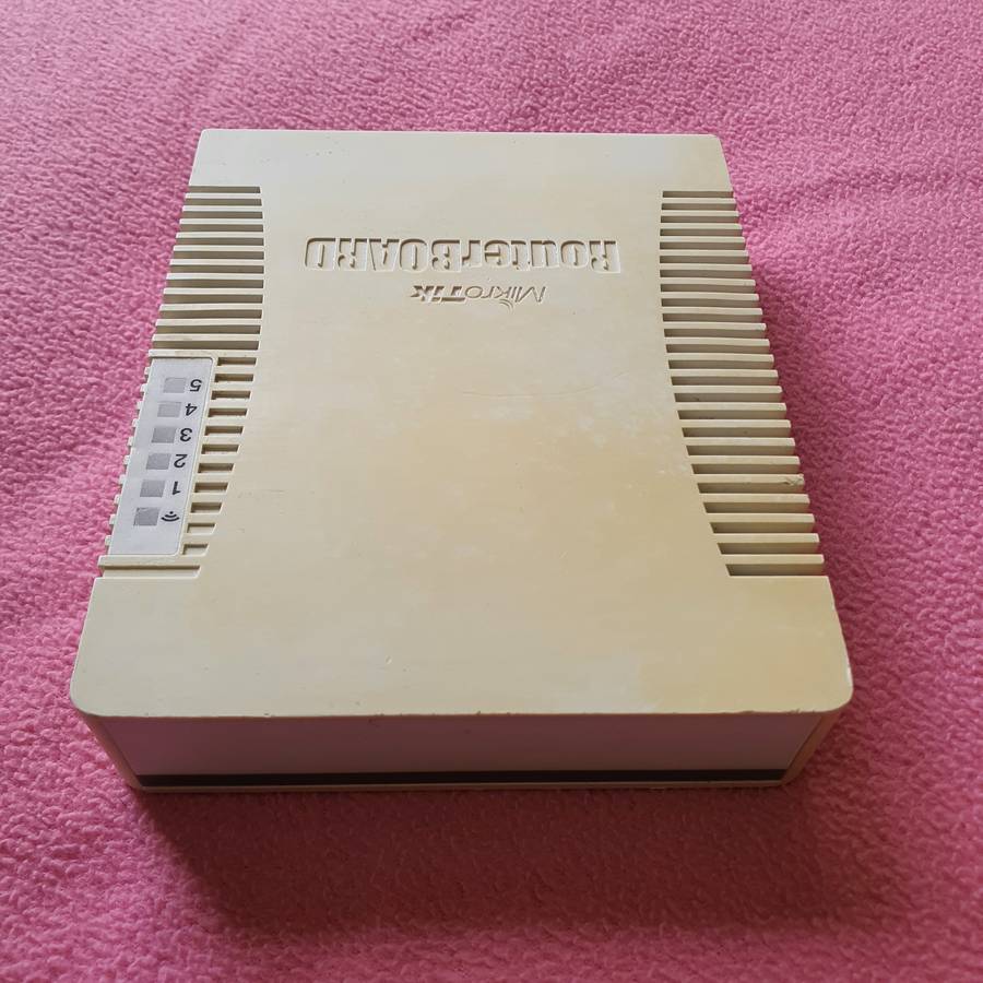 MikroTik (RB951Ui-2HnD)
