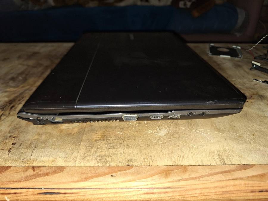Samsung NP300E5C  Core i5 | 4GB RAM | For Spares or Parts