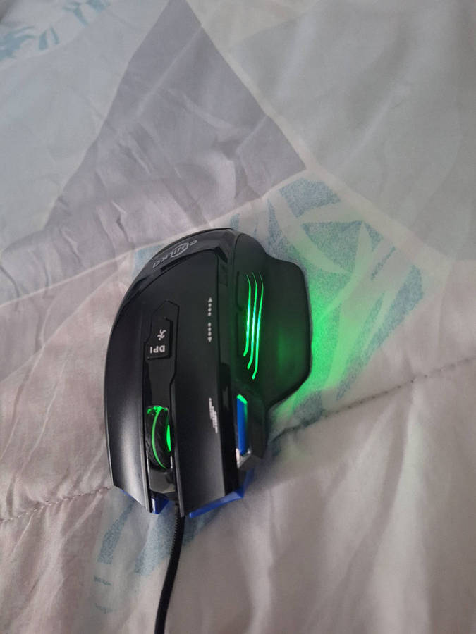Ewilka Wired Gaming Mouse  RGB, Adjustable DPI, Great Condition