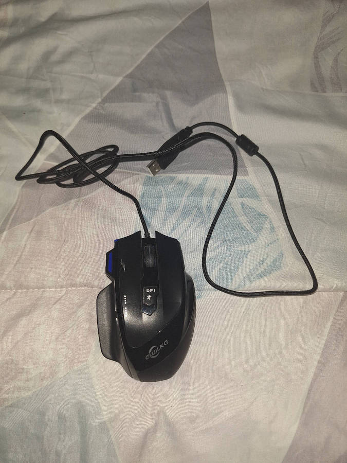 Ewilka Wired Gaming Mouse  RGB, Adjustable DPI, Great Condition