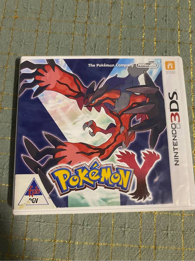 Nintendo 3DS XL Console & Pokemon Y bundle