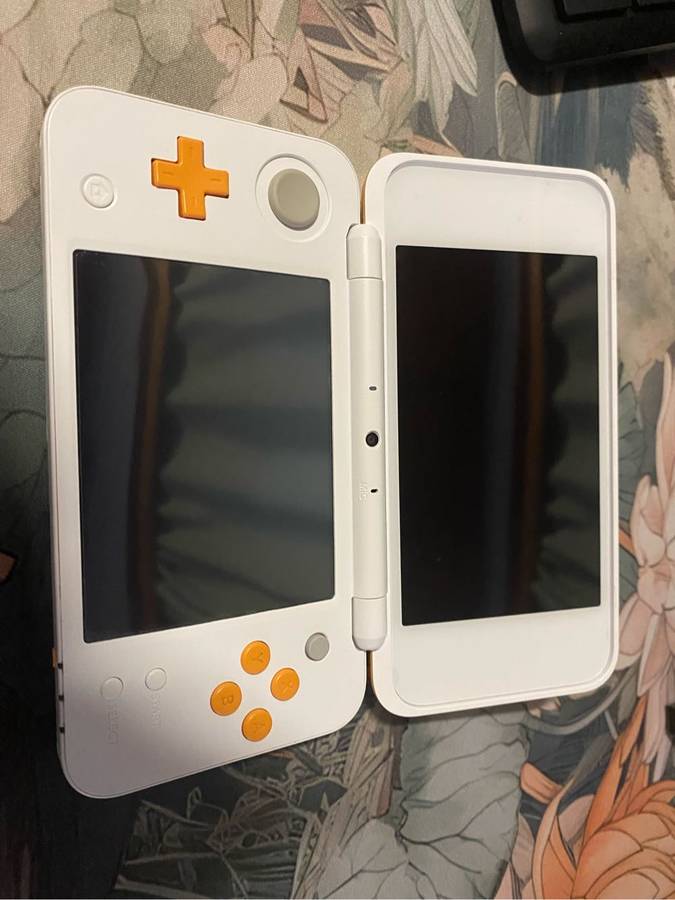 Nintendo 2DS XL Console and Pokemon Moon bundle