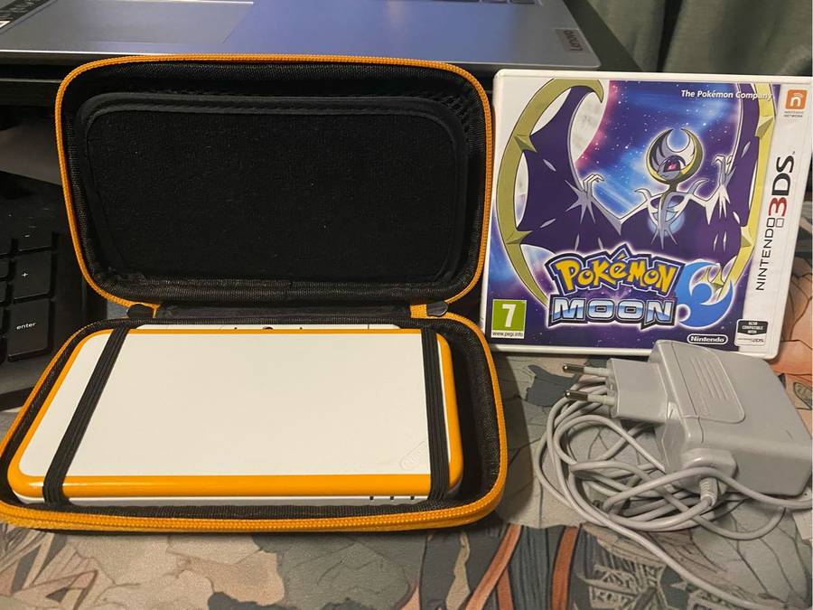 Nintendo 2DS XL Console and Pokemon Moon bundle
