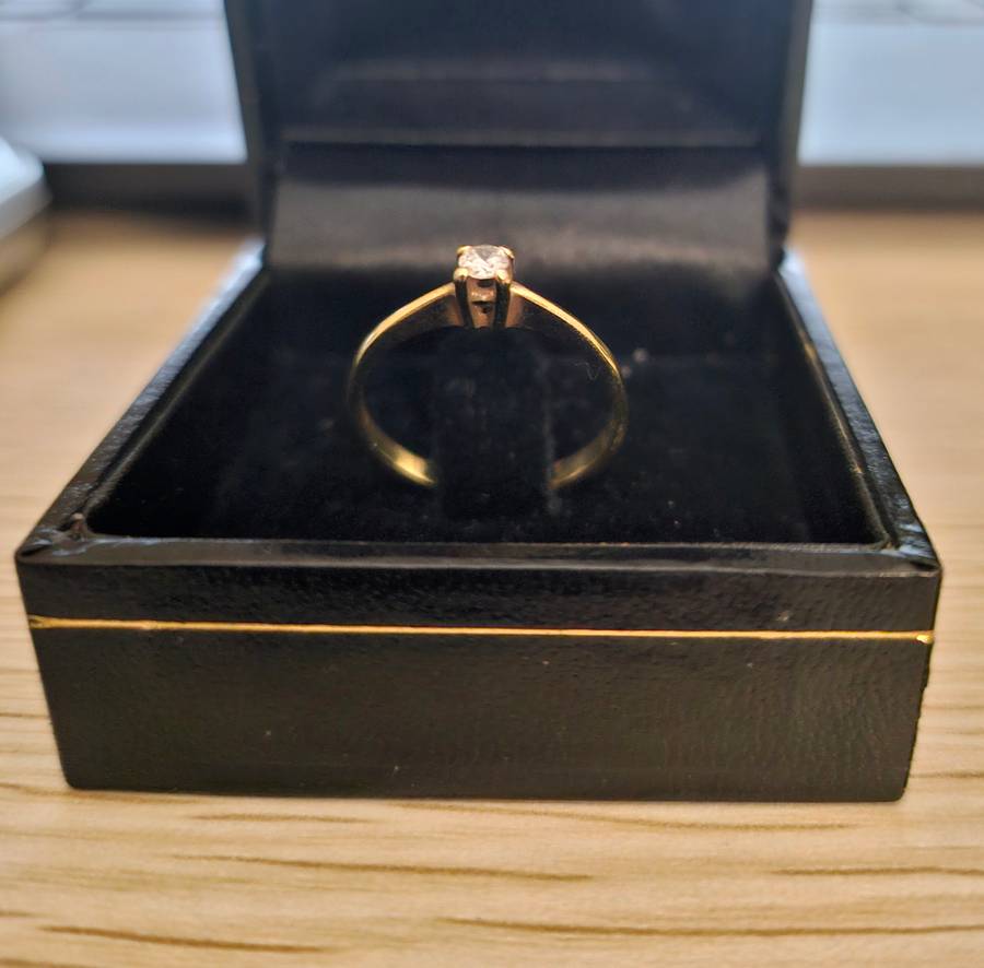 Dainty 9ct Gold Diamond Ring