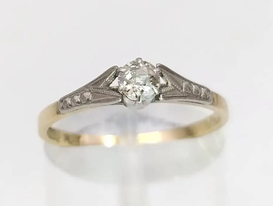 18ct Gold, Platinum & Diamond Ring (0.20ct) 1930s Art Deco