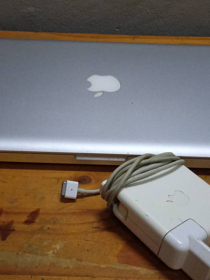 Faulty Mac OS X Lion for spares.