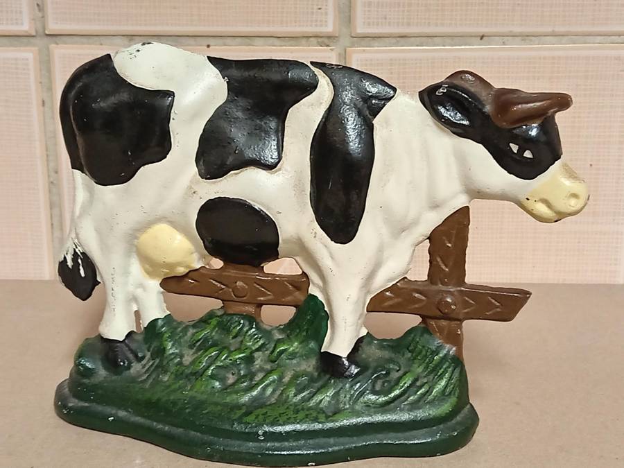 VINTAGE CAST IRON COW SHAPED DOOR STOPPER