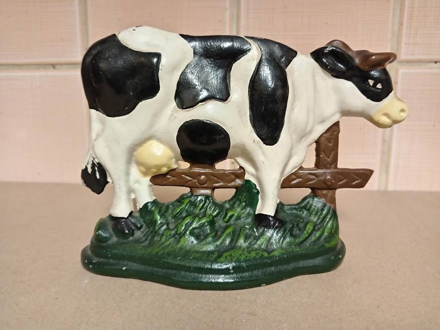 VINTAGE CAST IRON COW SHAPED DOOR STOPPER