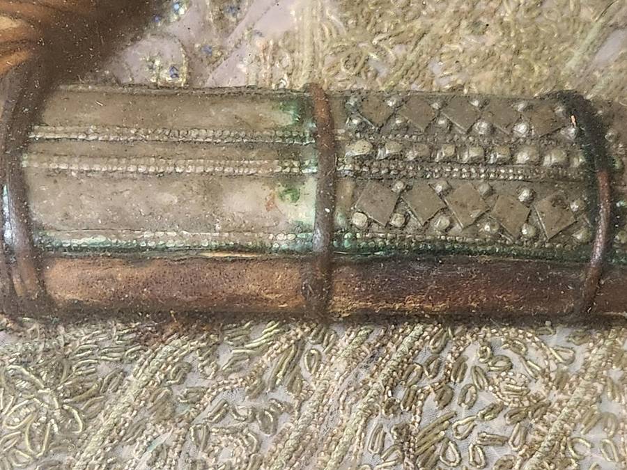 Rare antique Yemeni khanjar dagger in ornate display box