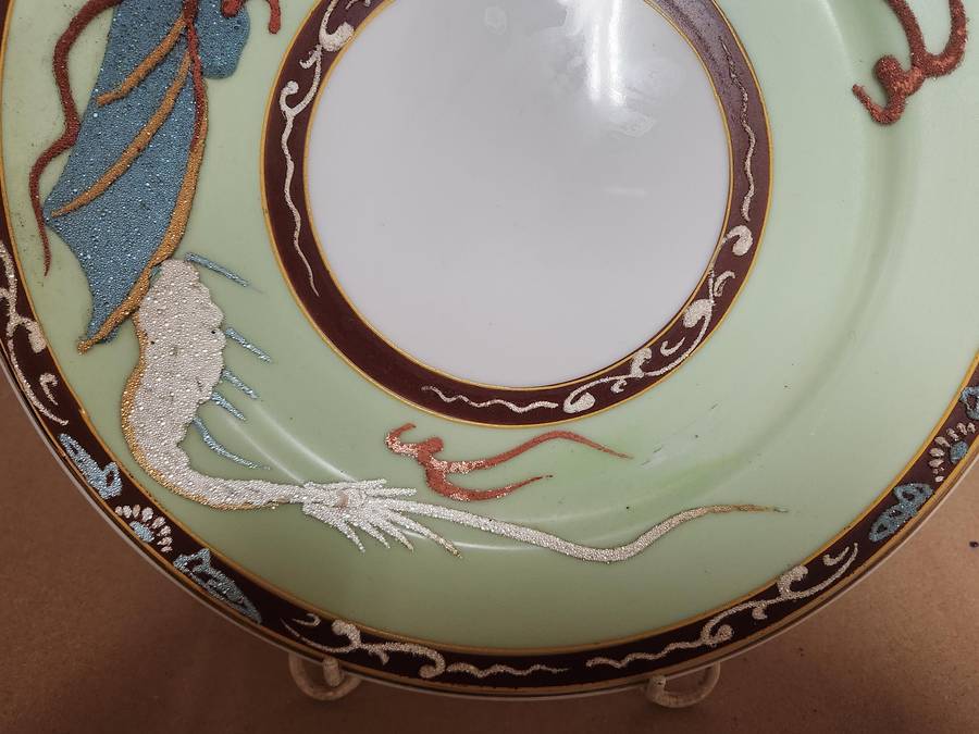 VINTAGE CHINESE DRAGON MOTIF TEA POT AND PLATE, MARKED AT THE BASE