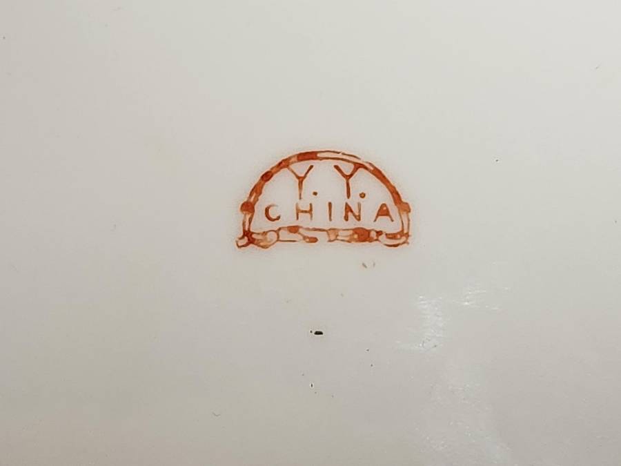 VINTAGE CHINESE DRAGON MOTIF TEA POT AND PLATE, MARKED AT THE BASE