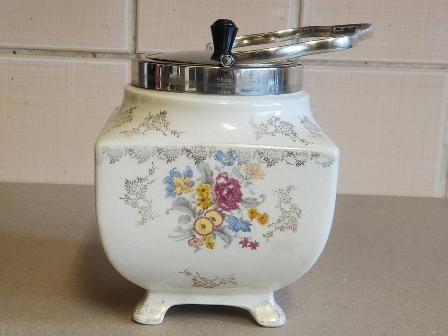 VINTAGE ENGLISH WARE LANCASTER SANDLAND COOKIE JAR