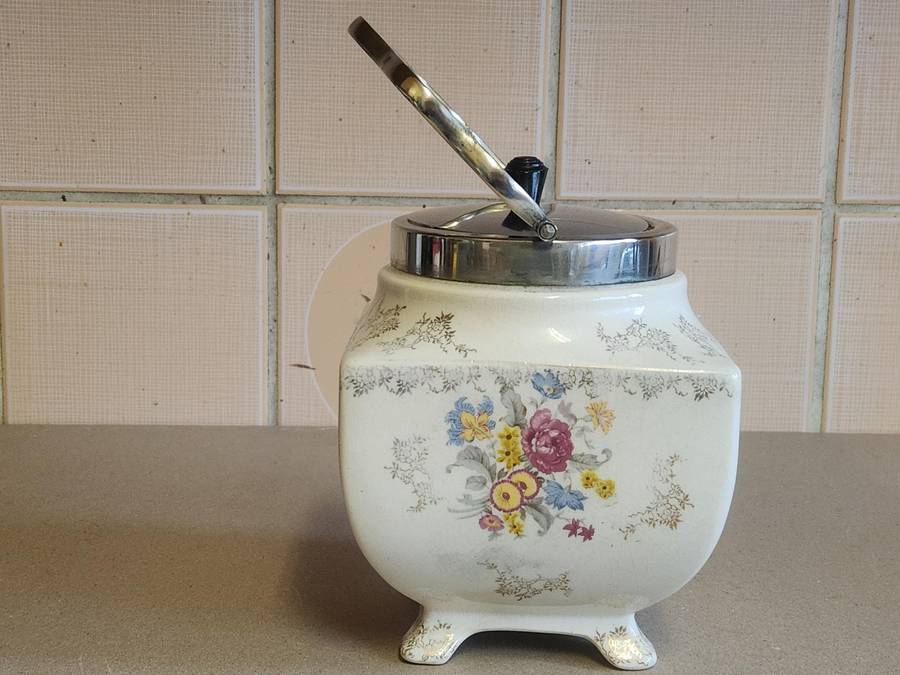 VINTAGE ENGLISH WARE LANCASTER SANDLAND COOKIE JAR