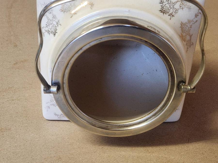 VINTAGE ENGLISH WARE LANCASTER SANDLAND COOKIE JAR