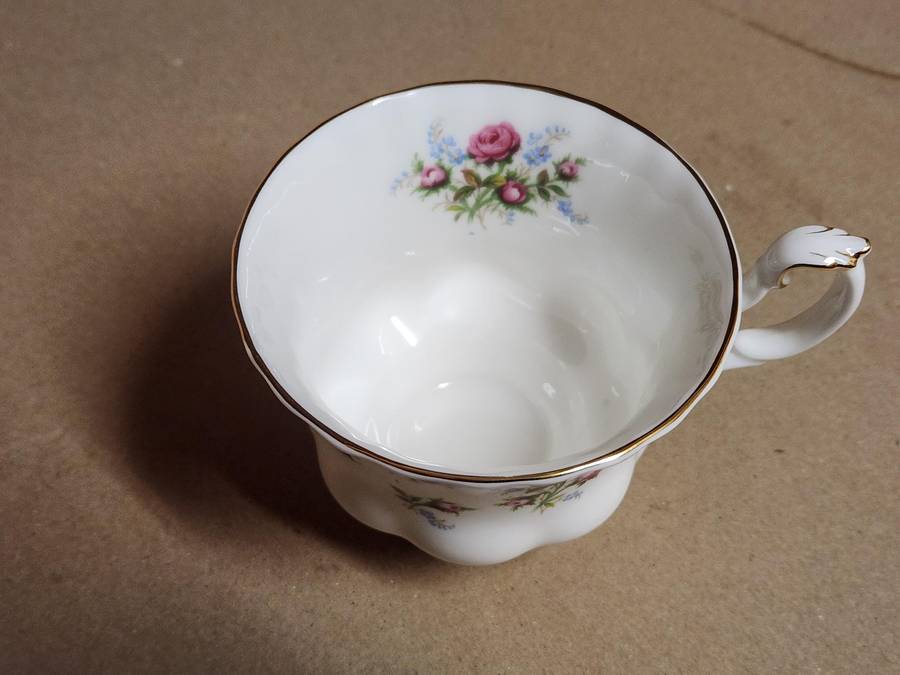 VINTAGE ROYAL ALBERT BONE CHINA WINSOME TEA TRIO 1 OF 4