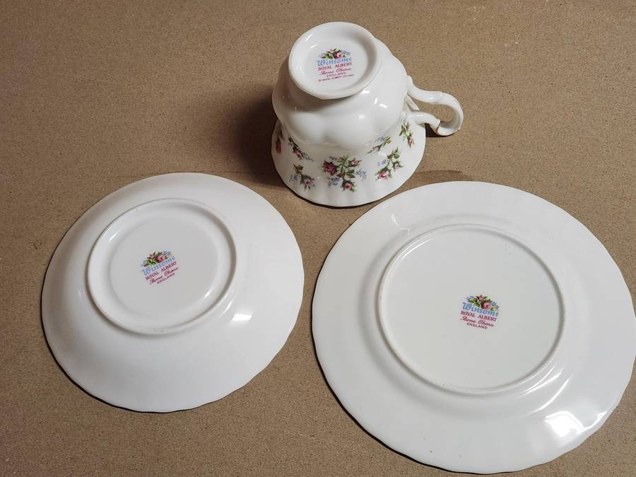 VINTAGE ROYAL ALBERT BONE CHINA WINSOME TEA TRIO 1 OF 4