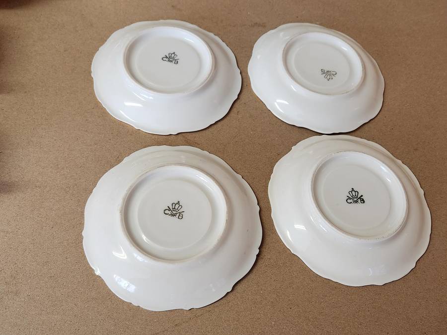 SET OF FOUR STUNNING GERMAN PORCELAIN DEMITASSE CUPS AND SAUCERS