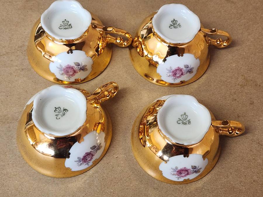 SET OF FOUR STUNNING GERMAN PORCELAIN DEMITASSE CUPS AND SAUCERS