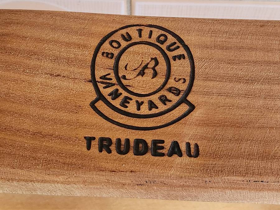 STUNNING BOUTIQUE VINEYARDS TRUDEAU FROMAGE (CHEESE) CUTTING BOARD