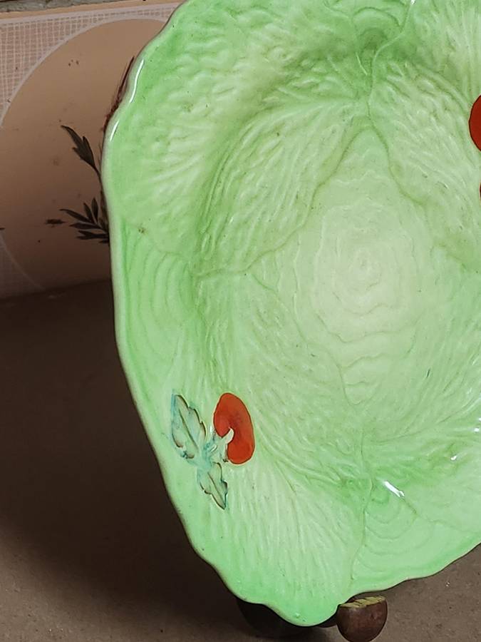 VINTAGE BESWICK CABBAGE LEAF AND TOMATO PLATE