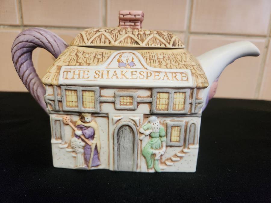 VINTAGE CHRISTOPHER WIEN THE SHAKESPEARE PUB TEA POT
