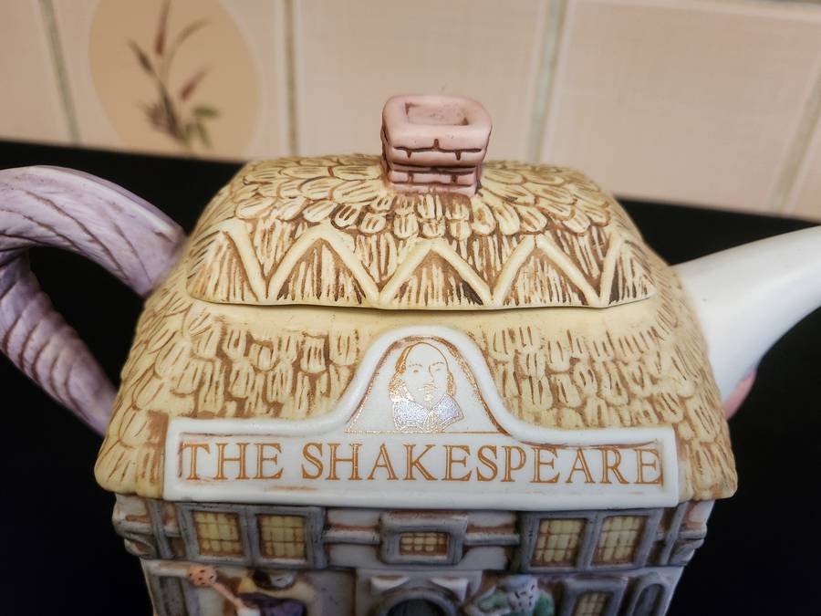 VINTAGE CHRISTOPHER WIEN THE SHAKESPEARE PUB TEA POT