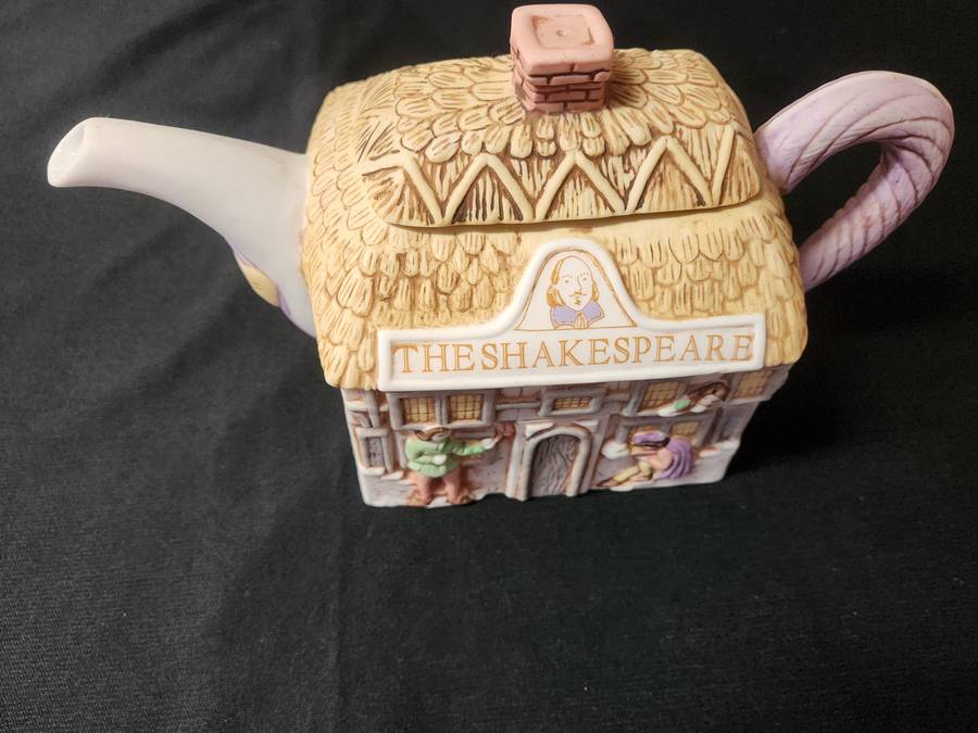 VINTAGE CHRISTOPHER WIEN THE SHAKESPEARE PUB TEA POT