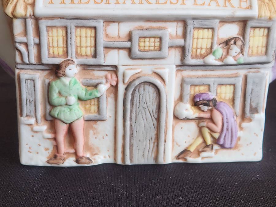 VINTAGE CHRISTOPHER WIEN THE SHAKESPEARE PUB TEA POT