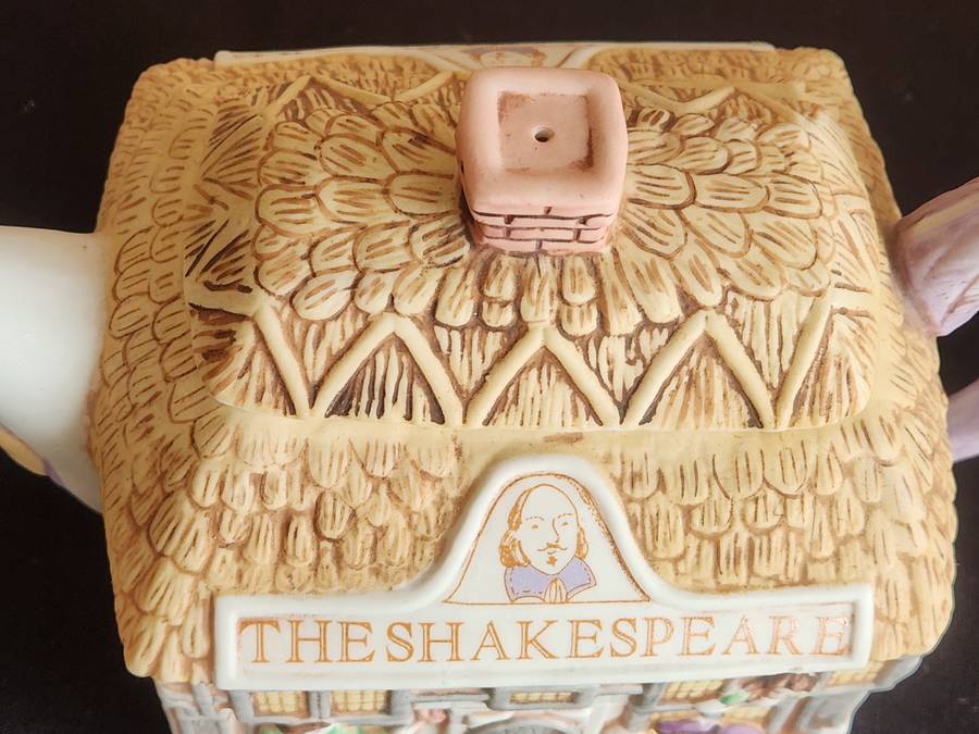VINTAGE CHRISTOPHER WIEN THE SHAKESPEARE PUB TEA POT