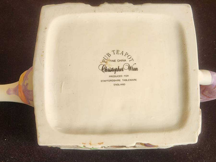 VINTAGE CHRISTOPHER WIEN THE SHAKESPEARE PUB TEA POT
