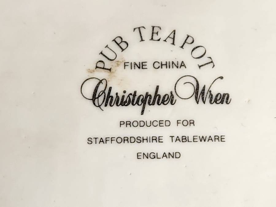 VINTAGE CHRISTOPHER WIEN THE SHAKESPEARE PUB TEA POT