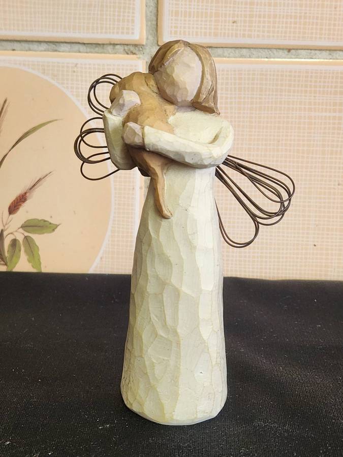 VINTAGE WILLOW TREE ANGEL OF FRIENDSHIP FIGURINE BY SUSAN LORDI